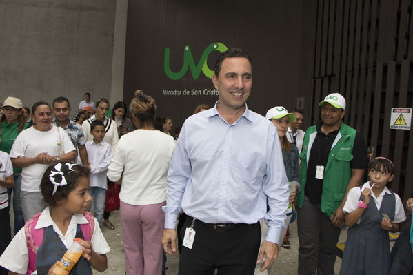 Inauguración UVA San Cristóbal
Inauguración UVA San Cristóbal
Fecha: Mayo 3 de 2016
Para descargar esta fotografía en alta resolución, haga clic sobre la imagen hasta que la misma se despliegue en la pantalla completa; luego dé clic derecho y elija la opción "guardar imagen como". 
En caso de publicación por cualquier medio, solicitamos acompañarla del crédito: "Foto EPM"
Palabras clave: Inauguración UVA San Cristóbal