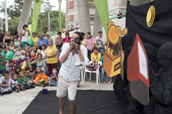 Inauguración UVA San Cristóbal
Inauguración UVA San Cristóbal
Fecha: Mayo 3 de 2016
Para descargar esta fotografía en alta resolución, haga clic sobre la imagen hasta que la misma se despliegue en la pantalla completa; luego dé clic derecho y elija la opción "guardar imagen como". 
En caso de publicación por cualquier medio, solicitamos acompañarla del crédito: "Foto EPM"
Palabras clave: Inauguración UVA San Cristóbal