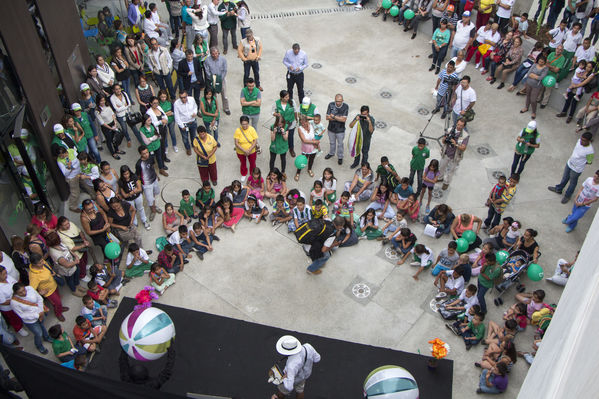 Inauguración UVA San Cristóbal
Inauguración UVA San Cristóbal
Fecha: Mayo 3 de 2016
Para descargar esta fotografía en alta resolución, haga clic sobre la imagen hasta que la misma se despliegue en la pantalla completa; luego dé clic derecho y elija la opción "guardar imagen como". 
En caso de publicación por cualquier medio, solicitamos acompañarla del crédito: "Foto EPM"
Palabras clave: Inauguración UVA San Cristóbal