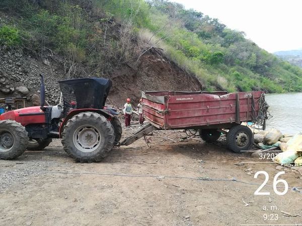 Manejo control buchón agua materiales flotantes embalse proyecto Ituango
Manejo y control buchón de agua y materiales flotantes embalse proyecto Ituango
Fecha: Mayo 3 2019
Para descargar esta fotografía en alta resolución, haga clic sobre la imagen hasta que la misma se despliegue en la pantalla completa; luego dé clic derecho y elija la opción "guardar imagen como". 
En caso de publicación por cualquier medio, solicitamos acompañarla del crédito: "Foto EPM"
Palabras clave: Manejo control buchón agua materiales flotantes embalse proyecto Ituango