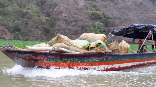 Manejo control buchón agua materiales flotantes embalse proyecto Ituango
Manejo y control buchón de agua y materiales flotantes embalse proyecto Ituango
Fecha: Mayo 3 2019
Para descargar esta fotografía en alta resolución, haga clic sobre la imagen hasta que la misma se despliegue en la pantalla completa; luego dé clic derecho y elija la opción "guardar imagen como". 
En caso de publicación por cualquier medio, solicitamos acompañarla del crédito: "Foto EPM"
Palabras clave: Manejo control buchón agua materiales flotantes embalse proyecto Ituango