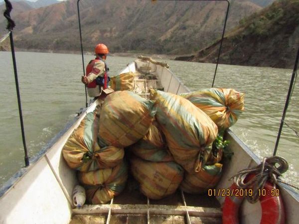 Manejo control buchón agua materiales flotantes embalse proyecto Ituango
Manejo y control buchón de agua y materiales flotantes embalse proyecto Ituango
Fecha: Mayo 3 2019
Para descargar esta fotografía en alta resolución, haga clic sobre la imagen hasta que la misma se despliegue en la pantalla completa; luego dé clic derecho y elija la opción "guardar imagen como". 
En caso de publicación por cualquier medio, solicitamos acompañarla del crédito: "Foto EPM"
Palabras clave: Manejo control buchón agua materiales flotantes embalse proyecto Ituango