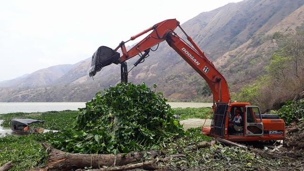 Manejo control buchón agua materiales flotantes embalse proyecto Ituango
Manejo y control buchón de agua y materiales flotantes embalse proyecto Ituango
Fecha: Mayo 3 2019
Para descargar esta fotografía en alta resolución, haga clic sobre la imagen hasta que la misma se despliegue en la pantalla completa; luego dé clic derecho y elija la opción "guardar imagen como". 
En caso de publicación por cualquier medio, solicitamos acompañarla del crédito: "Foto EPM"
Palabras clave: Manejo control buchón agua materiales flotantes embalse proyecto Ituango