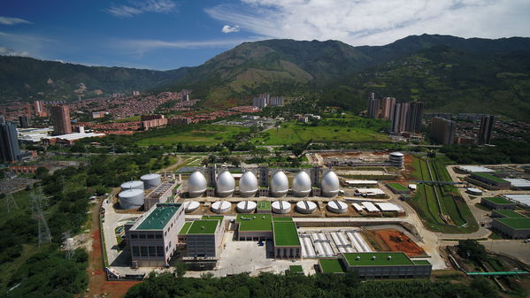 Planta Agua Claras EPM
Planta Agua Claras EPM
Fecha: 30 Mayo 2019.
Para descargar esta fotografía en alta resolución, haga clic sobre la imagen hasta que la misma se despliegue en la pantalla completa; luego dé clic derecho y elija la opción "guardar imagen como". 
En caso de publicación por cualquier medio, solicitamos acompañarla del crédito: "Foto EPM"
Palabras clave: Planta Agua Claras EPM