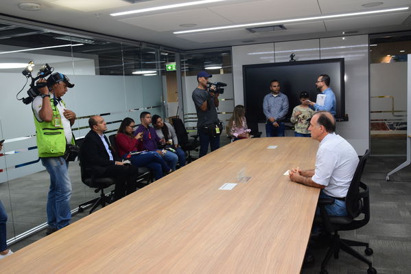 Rueda Prensa Contingencia Hidroituango Mayo 4
Fecha: Mayo 4 2018.
Rueda Prensa Contingencia Hidroituango. 
Para descargar esta fotografía en alta resolución, haga clic sobre la imagen hasta que la misma se despliegue en la pantalla completa; luego dé clic derecho y elija la opción "guardar imagen como". 
En caso de publicación por cualquier medio, solicitamos acompañarla del crédito: "Foto EPM"
Palabras clave: Rueda Prensa Contingencia Hidroituango Mayo 4