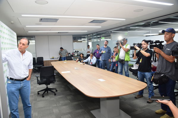 Rueda Prensa Contingencia Hidroituango Mayo 4
Fecha: Mayo 4 2018.
Rueda Prensa Contingencia Hidroituango. 
Para descargar esta fotografía en alta resolución, haga clic sobre la imagen hasta que la misma se despliegue en la pantalla completa; luego dé clic derecho y elija la opción "guardar imagen como". 
En caso de publicación por cualquier medio, solicitamos acompañarla del crédito: "Foto EPM"
Palabras clave: Rueda Prensa Contingencia Hidroituango Mayo 4
