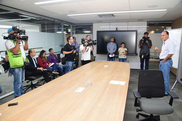 Rueda Prensa Contingencia Hidroituango Mayo 4
Fecha: Mayo 4 2018.
Rueda Prensa Contingencia Hidroituango. 
Para descargar esta fotografía en alta resolución, haga clic sobre la imagen hasta que la misma se despliegue en la pantalla completa; luego dé clic derecho y elija la opción "guardar imagen como". 
En caso de publicación por cualquier medio, solicitamos acompañarla del crédito: "Foto EPM"
Palabras clave: Rueda Prensa Contingencia Hidroituango Mayo 4