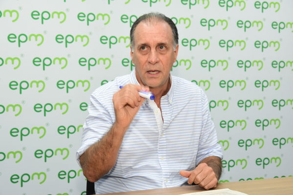 Rueda Prensa Contingencia Hidroituango Mayo 4
Fecha: Mayo 4 2018.
Rueda Prensa Contingencia Hidroituango. 
Para descargar esta fotografía en alta resolución, haga clic sobre la imagen hasta que la misma se despliegue en la pantalla completa; luego dé clic derecho y elija la opción "guardar imagen como". 
En caso de publicación por cualquier medio, solicitamos acompañarla del crédito: "Foto EPM"
Palabras clave: Rueda Prensa Contingencia Hidroituango Mayo 4