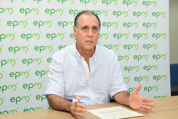 Rueda Prensa evolución situación  proyecto hidroeléctrico Ituango
Fecha: Mayo 4 2018.
Rueda Prensa Contingencia Hidroituango. 
Para descargar esta fotografía en alta resolución, haga clic sobre la imagen hasta que la misma se despliegue en la pantalla completa; luego dé clic derecho y elija la opción "guardar imagen como". 
En caso de publicación por cualquier medio, solicitamos acompañarla del crédito: "Foto EPM"
Palabras clave: Rueda Prensa evolución situación  proyecto hidroeléctrico Ituango