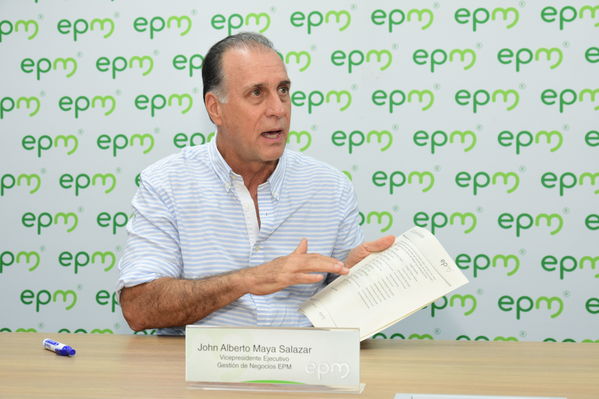 Rueda Prensa evolución situación  proyecto hidroeléctrico Ituango
Fecha: Mayo 4 2018.
Rueda Prensa Contingencia Hidroituango. 
Para descargar esta fotografía en alta resolución, haga clic sobre la imagen hasta que la misma se despliegue en la pantalla completa; luego dé clic derecho y elija la opción "guardar imagen como". 
En caso de publicación por cualquier medio, solicitamos acompañarla del crédito: "Foto EPM"
Palabras clave: Rueda Prensa evolución situación  proyecto hidroeléctrico Ituango
