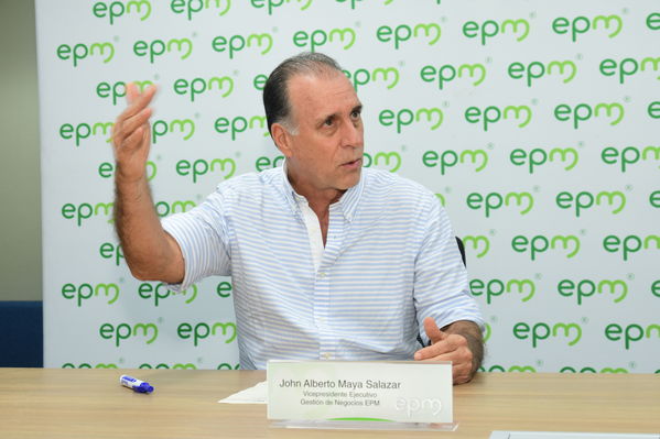 Rueda Prensa evolución situación  proyecto hidroeléctrico Ituango
Fecha: Mayo 4 2018.
Rueda Prensa Contingencia Hidroituango. 
Para descargar esta fotografía en alta resolución, haga clic sobre la imagen hasta que la misma se despliegue en la pantalla completa; luego dé clic derecho y elija la opción "guardar imagen como". 
En caso de publicación por cualquier medio, solicitamos acompañarla del crédito: "Foto EPM"
Palabras clave: Rueda Prensa evolución situación  proyecto hidroeléctrico Ituango