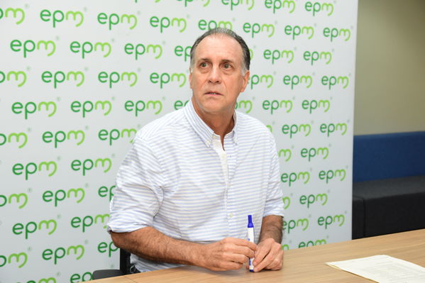 Rueda Prensa evolución situación  proyecto hidroeléctrico Ituango
Fecha: Mayo 4 2018.
Rueda Prensa Contingencia Hidroituango. 
Para descargar esta fotografía en alta resolución, haga clic sobre la imagen hasta que la misma se despliegue en la pantalla completa; luego dé clic derecho y elija la opción "guardar imagen como". 
En caso de publicación por cualquier medio, solicitamos acompañarla del crédito: "Foto EPM"
Palabras clave: Rueda Prensa evolución situación  proyecto hidroeléctrico Ituango