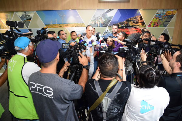 Rueda Prensa evolución situación  proyecto hidroeléctrico Ituango
Fecha: Mayo 4 2018.
Rueda Prensa Contingencia Hidroituango. 
Para descargar esta fotografía en alta resolución, haga clic sobre la imagen hasta que la misma se despliegue en la pantalla completa; luego dé clic derecho y elija la opción "guardar imagen como". 
En caso de publicación por cualquier medio, solicitamos acompañarla del crédito: "Foto EPM"
Palabras clave: Rueda Prensa evolución situación  proyecto hidroeléctrico Ituango