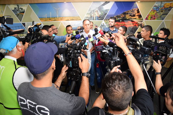 Rueda Prensa evolución situación  proyecto hidroeléctrico Ituango
Fecha: Mayo 4 2018.
Rueda Prensa Contingencia Hidroituango. 
Para descargar esta fotografía en alta resolución, haga clic sobre la imagen hasta que la misma se despliegue en la pantalla completa; luego dé clic derecho y elija la opción "guardar imagen como". 
En caso de publicación por cualquier medio, solicitamos acompañarla del crédito: "Foto EPM"
Palabras clave: Rueda Prensa evolución situación  proyecto hidroeléctrico Ituango