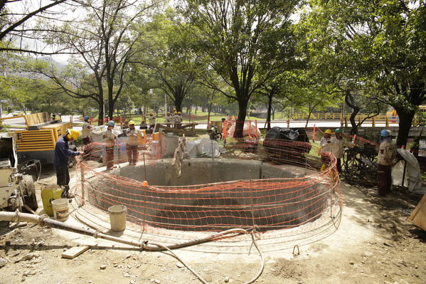 Rueda prensa centro parrilla 
Rueda prensa centro parrilla  
Fecha: Mayo 7 2019. 
Para descargar esta fotografía en alta resolución, haga clic sobre la imagen hasta que la misma se despliegue en la pantalla completa; luego dé clic derecho y elija la opción "guardar imagen como". 
En caso de publicación por cualquier medio, solicitamos acompañarla del crédito: "Foto EPM"
Palabras clave: Rueda prensa centro parrilla