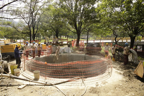 Rueda prensa centro parrilla 
Rueda prensa centro parrilla  
Fecha: Mayo 7 2019. 
Para descargar esta fotografía en alta resolución, haga clic sobre la imagen hasta que la misma se despliegue en la pantalla completa; luego dé clic derecho y elija la opción "guardar imagen como". 
En caso de publicación por cualquier medio, solicitamos acompañarla del crédito: "Foto EPM"
Palabras clave: Rueda prensa centro parrilla