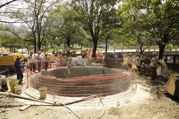 Rueda prensa centro parrilla 
Rueda prensa centro parrilla  
Fecha: Mayo 7 2019. 
Para descargar esta fotografía en alta resolución, haga clic sobre la imagen hasta que la misma se despliegue en la pantalla completa; luego dé clic derecho y elija la opción "guardar imagen como". 
En caso de publicación por cualquier medio, solicitamos acompañarla del crédito: "Foto EPM"
Palabras clave: Rueda prensa centro parrilla