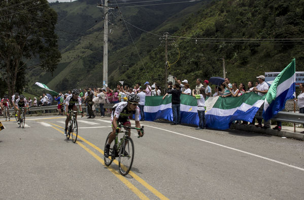 La llegada de la vuelta Antioquia
La llegada de la vuelta Antioquia
Fecha: Mayo 8 de 2014
Para descargar esta fotografía en alta resolución, haga clic sobre la imagen hasta que la misma se despliegue en la pantalla completa; luego dé clic derecho y elija la opción "guardar imagen como". 
En caso de publicación por cualquier medio, solicitamos acompañarla del crédito: "Foto EPM"
Palabras clave: llegada vuelta Antioquia