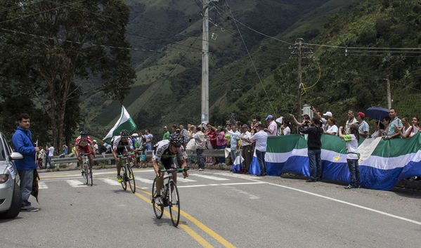 La llegada de la vuelta Antioquia
La llegada de la vuelta Antioquia
Fecha: Mayo 8 de 2014
Para descargar esta fotografía en alta resolución, haga clic sobre la imagen hasta que la misma se despliegue en la pantalla completa; luego dé clic derecho y elija la opción "guardar imagen como". 
En caso de publicación por cualquier medio, solicitamos acompañarla del crédito: "Foto EPM"
Palabras clave: llegada vuelta Antioquia