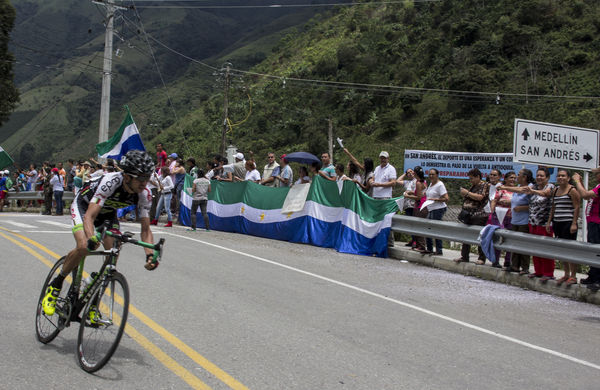 La llegada de la vuelta Antioquia
La llegada de la vuelta Antioquia
Fecha: Mayo 8 de 2014
Para descargar esta fotografía en alta resolución, haga clic sobre la imagen hasta que la misma se despliegue en la pantalla completa; luego dé clic derecho y elija la opción "guardar imagen como". 
En caso de publicación por cualquier medio, solicitamos acompañarla del crédito: "Foto EPM"
Palabras clave: llegada vuelta Antioquia