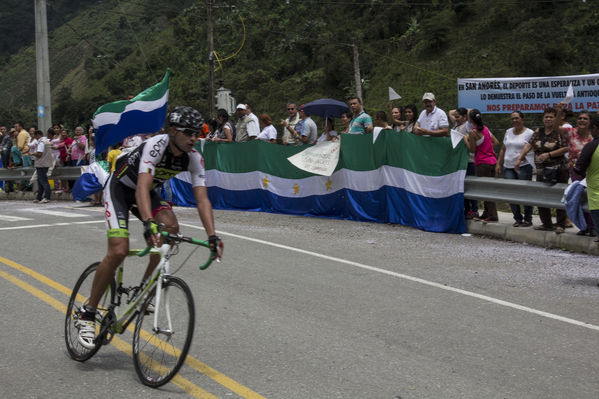 La llegada de la vuelta Antioquia
La llegada de la vuelta Antioquia
Fecha: Mayo 8 de 2014
Para descargar esta fotografía en alta resolución, haga clic sobre la imagen hasta que la misma se despliegue en la pantalla completa; luego dé clic derecho y elija la opción "guardar imagen como". 
En caso de publicación por cualquier medio, solicitamos acompañarla del crédito: "Foto EPM"
Palabras clave: llegada vuelta Antioquia