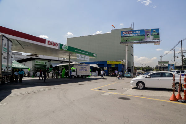 Estación de Servicio EPM - Caribe
Estación de Servicio EPM - Caribe
Fecha: Noviembre 10 de 2015. Lugar: contiguo al Tránsito de Caribe
Para descargar esta fotografía en alta resolución, haga clic sobre la imagen hasta que la misma se despliegue en la pantalla completa; luego dé clic derecho y elija la opción "guardar imagen como". 
En caso de publicación por cualquier medio, solicitamos acompañarla del crédito: "Foto EPM"
Palabras clave: Estación Servicio EPM Caribe