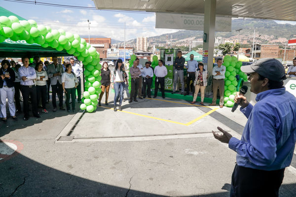Estación de Servicio EPM - Caribe
Estación de Servicio EPM - Caribe
Fecha: Noviembre 10 de 2015. Lugar: contiguo al Tránsito de Caribe
Para descargar esta fotografía en alta resolución, haga clic sobre la imagen hasta que la misma se despliegue en la pantalla completa; luego dé clic derecho y elija la opción "guardar imagen como". 
En caso de publicación por cualquier medio, solicitamos acompañarla del crédito: "Foto EPM"
Palabras clave: Estación Servicio EPM Caribe