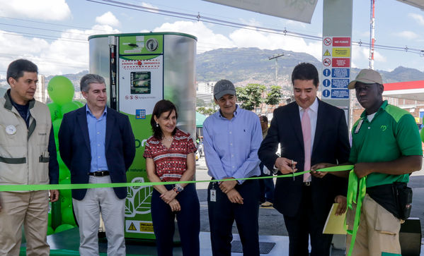 Estación de Servicio EPM - Caribe
Estación de Servicio EPM - Caribe
Fecha: Noviembre 10 de 2015. Lugar: contiguo al Tránsito de Caribe
Para descargar esta fotografía en alta resolución, haga clic sobre la imagen hasta que la misma se despliegue en la pantalla completa; luego dé clic derecho y elija la opción "guardar imagen como". 
En caso de publicación por cualquier medio, solicitamos acompañarla del crédito: "Foto EPM"
Palabras clave: Estación Servicio EPM Caribe