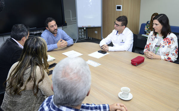 Firma de convenios con Bello, Envigado, La Estrella y Medellín
Firma de convenios con Bello, Envigado, La Estrella y Medellín
Fecha: Noviembre 10 de 2017
Para descargar esta fotografía en alta resolución, haga clic sobre la imagen hasta que la misma se despliegue en la pantalla completa; luego dé clic derecho y elija la opción "guardar imagen como". 
En caso de publicación por cualquier medio, solicitamos acompañarla del crédito: "Foto EPM"
Palabras clave: Firma convenios Bello Envigado Estrella Medellín