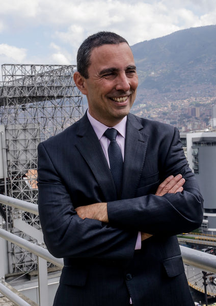 Jorge Londoño de La Cuesta
Jorge Londoño de La Cuesta
Fecha: Noviembre 12 de 2015. 
Para descargar esta fotografía en alta resolución, haga clic sobre la imagen hasta que la misma se despliegue en la pantalla completa; luego dé clic derecho y elija la opción "guardar imagen como". 
En caso de publicación por cualquier medio, solicitamos acompañarla del crédito: "Foto EPM"

Palabras clave: Jorge Londoño de La Cuesta