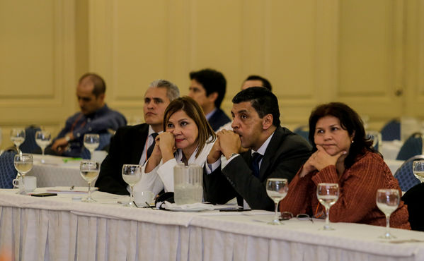 Congreso de Auditoría
Congreso de Auditoría
Fecha: Noviembre 17 de 2015. Lugar: Medellín, Hotel Intercontinental
Para descargar esta fotografía en alta resolución, haga clic sobre la imagen hasta que la misma se despliegue en la pantalla completa; luego dé clic derecho y elija la opción "guardar imagen como". 
En caso de publicación por cualquier medio, solicitamos acompañarla del crédito: "Foto EPM"
Palabras clave: Congreso Auditoría