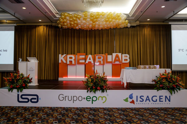 Congreso de Auditoría
Congreso de Auditoría
Fecha: Noviembre 17 de 2015. Lugar: Medellín, Hotel Intercontinental
Para descargar esta fotografía en alta resolución, haga clic sobre la imagen hasta que la misma se despliegue en la pantalla completa; luego dé clic derecho y elija la opción "guardar imagen como". 
En caso de publicación por cualquier medio, solicitamos acompañarla del crédito: "Foto EPM"
Palabras clave: Congreso Auditoría