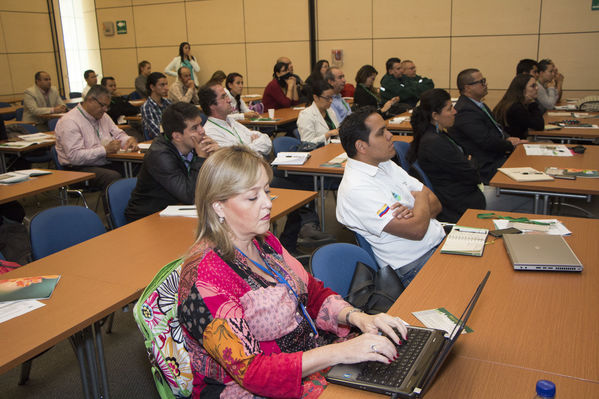 Alternativas Energéticas Amigables  con el Medio Ambiente
Alternativas Energéticas Amigables  con el Medio Ambiente
Fecha: Noviembre 17 de 2016
Para descargar esta fotografía en alta resolución, haga clic sobre la imagen hasta que la misma se despliegue en la pantalla completa; luego dé clic derecho y elija la opción "guardar imagen como". 
En caso de publicación por cualquier medio, solicitamos acompañarla del crédito: "Foto EPM"
Palabras clave: Alternativas Energéticas Amigables  Medio Ambiente
