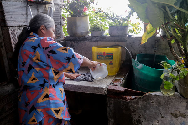 Cliente Cinco Mil de Agua Prepago
Cliente Cinco Mil de Agua Prepago 
Fecha: Noviembre 19 de 2015. Lugar: Medellín, Barrio El Picacho – Sector Arrayanes
Para descargar esta fotografía en alta resolución, haga clic sobre la imagen hasta que la misma se despliegue en la pantalla completa; luego dé clic derecho y elija la opción "guardar imagen como". 
En caso de publicación por cualquier medio, solicitamos acompañarla del crédito: "Foto EPM"

Palabras clave: Cliente Cinco Mil Agua Prepago