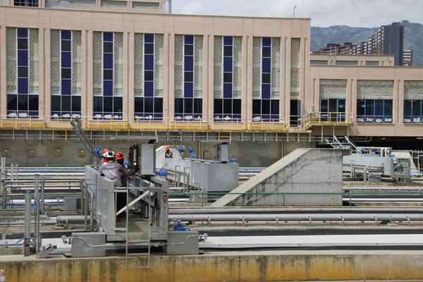 Planta Aguas Claras
Planta Aguas Claras
Noviembre 2 2018
Para descargar esta fotografía en alta resolución, haga clic sobre la imagen hasta que la misma se despliegue en la pantalla completa; luego dé clic derecho y elija la opción "guardar imagen como". 
En caso de publicación por cualquier medio, solicitamos acompañarla del crédito: "Foto EPM"
Palabras clave: Planta Aguas Claras