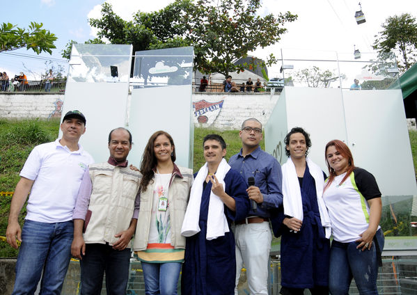 Día del Cliente – Ducha Pedagógica  
Día del Cliente – Ducha Pedagógica   
Fecha: Noviembre 21 de 2015. Lugar: Parque lineal sector El Carmelo. Comuna 1
Para descargar esta fotografía en alta resolución, haga clic sobre la imagen hasta que la misma se despliegue en la pantalla completa; luego dé clic derecho y elija la opción "guardar imagen como". 
En caso de publicación por cualquier medio, solicitamos acompañarla del crédito: "Foto EPM"
Palabras clave: Día Cliente Ducha Pedagógica