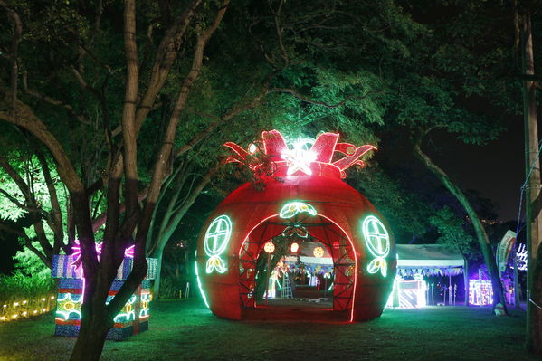 Ensayo del Alumbrado Navideño
Ensayo del Alumbrado Navideño
Fecha: Noviembre 25 de 2016
Para descargar esta fotografía en alta resolución, haga clic sobre la imagen hasta que la misma se despliegue en la pantalla completa; luego dé clic derecho y elija la opción "guardar imagen como". 
En caso de publicación por cualquier medio, solicitamos acompañarla del crédito: "Foto EPM"
Palabras clave: Ensayo Alumbrado Navideño