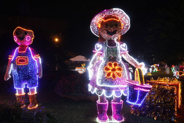 Ensayo del Alumbrado Navideño
Ensayo del Alumbrado Navideño
Fecha: Noviembre 25 de 2016
Para descargar esta fotografía en alta resolución, haga clic sobre la imagen hasta que la misma se despliegue en la pantalla completa; luego dé clic derecho y elija la opción "guardar imagen como". 
En caso de publicación por cualquier medio, solicitamos acompañarla del crédito: "Foto EPM"
Palabras clave: Ensayo Alumbrado Navideño