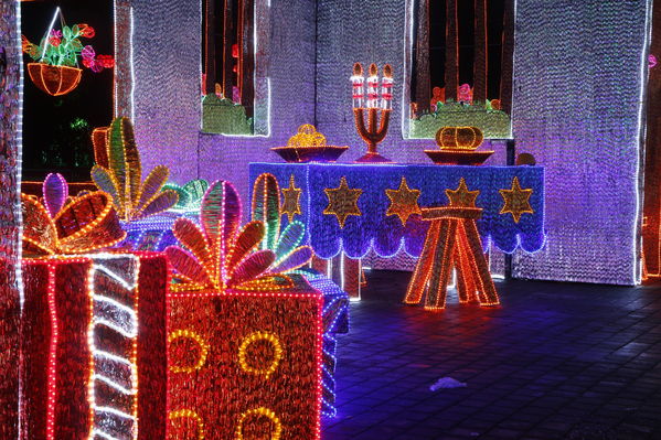 Ensayo del Alumbrado Navideño
Ensayo del Alumbrado Navideño
Fecha: Noviembre 25 de 2016
Para descargar esta fotografía en alta resolución, haga clic sobre la imagen hasta que la misma se despliegue en la pantalla completa; luego dé clic derecho y elija la opción "guardar imagen como". 
En caso de publicación por cualquier medio, solicitamos acompañarla del crédito: "Foto EPM"
Palabras clave: Ensayo Alumbrado Navideño