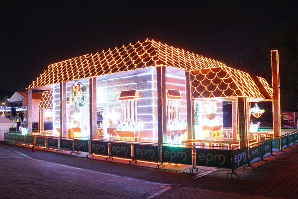 Ensayo del Alumbrado Navideño
Ensayo del Alumbrado Navideño
Fecha: Noviembre 25 de 2016
Para descargar esta fotografía en alta resolución, haga clic sobre la imagen hasta que la misma se despliegue en la pantalla completa; luego dé clic derecho y elija la opción "guardar imagen como". 
En caso de publicación por cualquier medio, solicitamos acompañarla del crédito: "Foto EPM"
Palabras clave: Ensayo Alumbrado Navideño