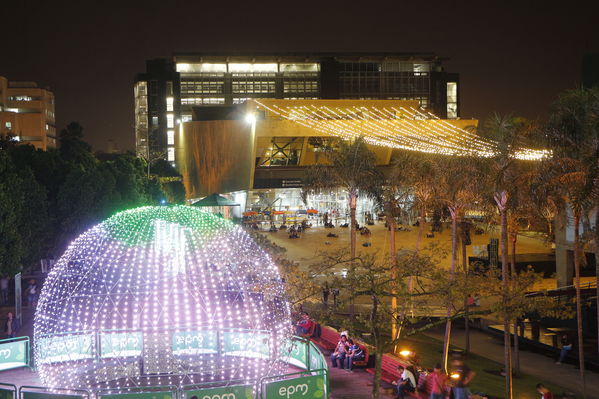 Ensayo del Alumbrado Navideño
Ensayo del Alumbrado Navideño
Fecha: Noviembre 25 de 2016
Para descargar esta fotografía en alta resolución, haga clic sobre la imagen hasta que la misma se despliegue en la pantalla completa; luego dé clic derecho y elija la opción "guardar imagen como". 
En caso de publicación por cualquier medio, solicitamos acompañarla del crédito: "Foto EPM"
Palabras clave: Ensayo Alumbrado Navideño