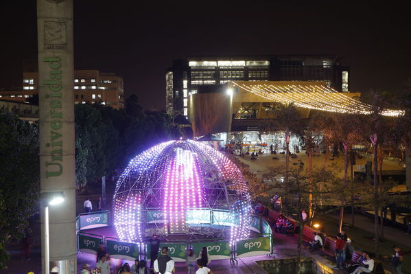Ensayo del Alumbrado Navideño
Ensayo del Alumbrado Navideño
Fecha: Noviembre 25 de 2016
Para descargar esta fotografía en alta resolución, haga clic sobre la imagen hasta que la misma se despliegue en la pantalla completa; luego dé clic derecho y elija la opción "guardar imagen como". 
En caso de publicación por cualquier medio, solicitamos acompañarla del crédito: "Foto EPM"
Palabras clave: Ensayo Alumbrado Navideño