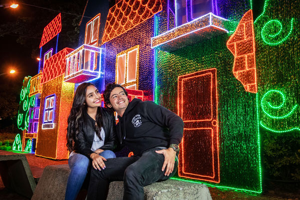 Encendido del Alumbrado Navideño 2019
Encendido del Alumbrado Navideño 2019
Fecha: Noviembre 28 2019.
Para descargar esta fotografía en alta resolución, haga clic sobre la imagen hasta que la misma se despliegue en la pantalla completa; luego dé clic derecho y elija la opción "guardar imagen como". 
En caso de publicación por cualquier medio, solicitamos acompañarla del crédito: "Foto EPM"
Palabras clave: Encendido del Alumbrado Navideño 2019