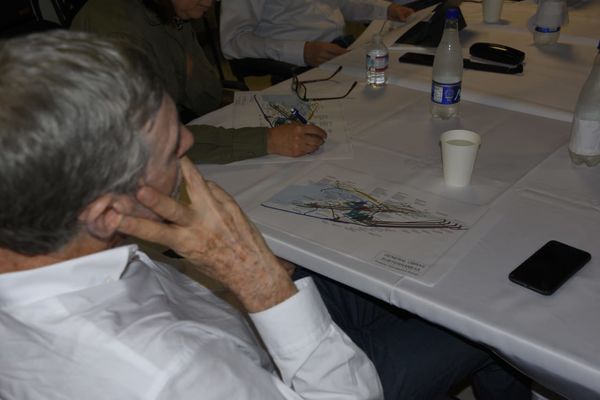 Comisiones empalme proyecto Ituango
Comisiones de empalme proyecto Ituango
Fecha: Noviembre 27 2019 
Para descargar esta fotografía en alta resolución, haga clic sobre la imagen hasta que la misma se despliegue en la pantalla completa; luego dé clic derecho y elija la opción "guardar imagen como". 
En caso de publicación por cualquier medio, solicitamos acompañarla del crédito: "Foto EPM"
Palabras clave: Comisiones empalme proyecto Ituango