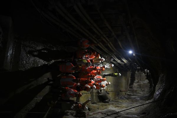 Comisiones empalme proyecto Ituango
Comisiones de empalme proyecto Ituango
Fecha: Noviembre 27 2019 
Para descargar esta fotografía en alta resolución, haga clic sobre la imagen hasta que la misma se despliegue en la pantalla completa; luego dé clic derecho y elija la opción "guardar imagen como". 
En caso de publicación por cualquier medio, solicitamos acompañarla del crédito: "Foto EPM"
Palabras clave: Comisiones empalme proyecto Ituango
