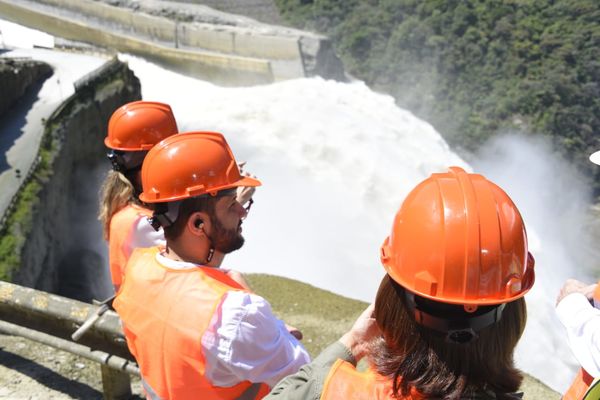 Comisiones empalme proyecto Ituango
Comisiones de empalme proyecto Ituango
Fecha: Noviembre 27 2019 
Para descargar esta fotografía en alta resolución, haga clic sobre la imagen hasta que la misma se despliegue en la pantalla completa; luego dé clic derecho y elija la opción "guardar imagen como". 
En caso de publicación por cualquier medio, solicitamos acompañarla del crédito: "Foto EPM"
Palabras clave: Comisiones empalme proyecto Ituango