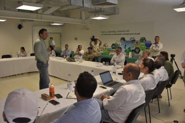 Comisiones empalme proyecto Ituango
Comisiones de empalme proyecto Ituango
Fecha: Noviembre 27 2019 
Para descargar esta fotografía en alta resolución, haga clic sobre la imagen hasta que la misma se despliegue en la pantalla completa; luego dé clic derecho y elija la opción "guardar imagen como". 
En caso de publicación por cualquier medio, solicitamos acompañarla del crédito: "Foto EPM"
Palabras clave: Comisiones empalme proyecto Ituango