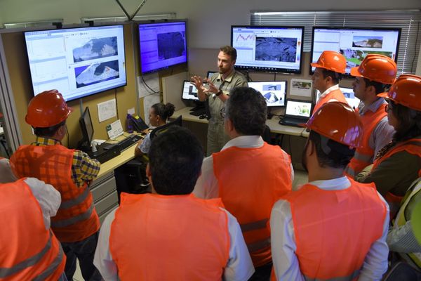 Comisiones empalme proyecto Ituango
Comisiones de empalme proyecto Ituango
Fecha: Noviembre 27 2019 
Para descargar esta fotografía en alta resolución, haga clic sobre la imagen hasta que la misma se despliegue en la pantalla completa; luego dé clic derecho y elija la opción "guardar imagen como". 
En caso de publicación por cualquier medio, solicitamos acompañarla del crédito: "Foto EPM"
Palabras clave: Comisiones empalme proyecto Ituango