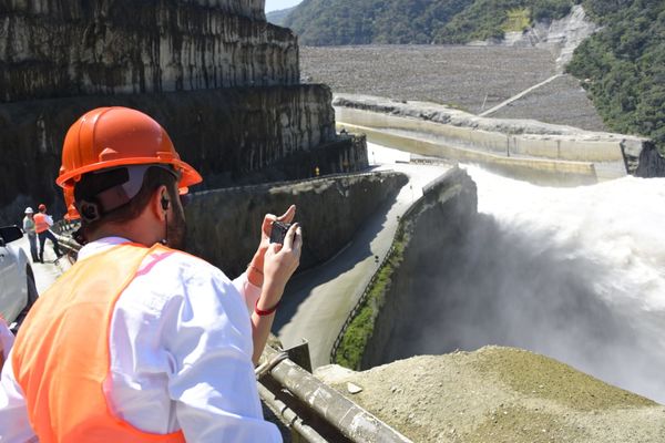 Comisiones empalme proyecto Ituango
Comisiones de empalme proyecto Ituango
Fecha: Noviembre 27 2019 
Para descargar esta fotografía en alta resolución, haga clic sobre la imagen hasta que la misma se despliegue en la pantalla completa; luego dé clic derecho y elija la opción "guardar imagen como". 
En caso de publicación por cualquier medio, solicitamos acompañarla del crédito: "Foto EPM"
Palabras clave: Comisiones empalme proyecto Ituango