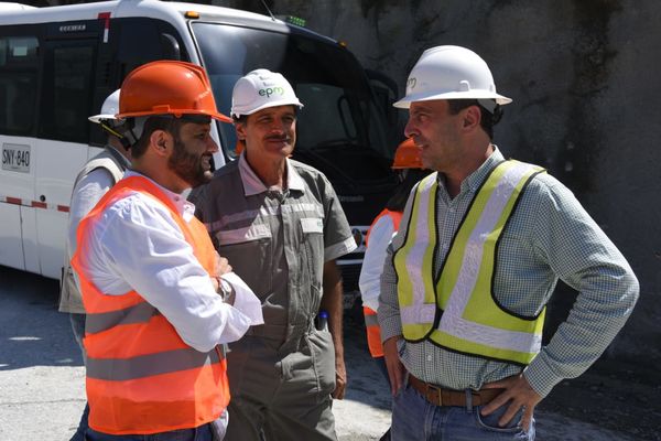 Comisiones empalme proyecto Ituango
Comisiones de empalme proyecto Ituango
Fecha: Noviembre 27 2019 
Para descargar esta fotografía en alta resolución, haga clic sobre la imagen hasta que la misma se despliegue en la pantalla completa; luego dé clic derecho y elija la opción "guardar imagen como". 
En caso de publicación por cualquier medio, solicitamos acompañarla del crédito: "Foto EPM"
Palabras clave: Comisiones empalme proyecto Ituango